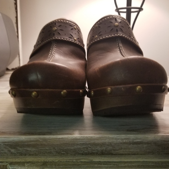 Clogs - Picture 3 of 4